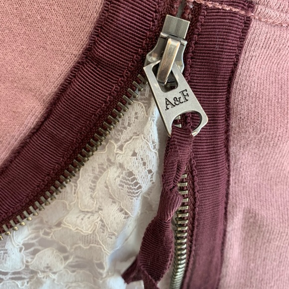 Woman’s zip down jacket - Picture 2 of 6